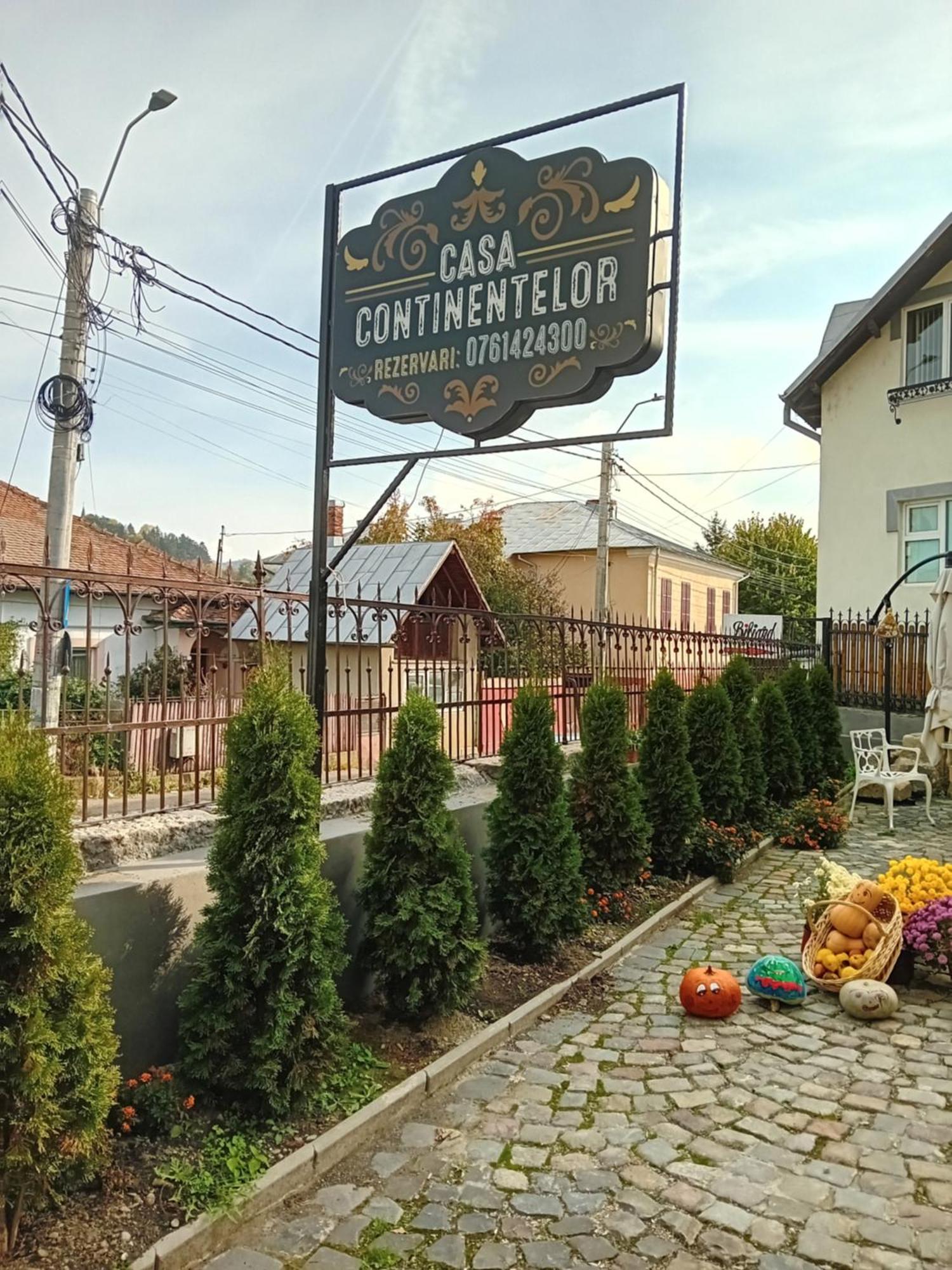 Отель Casa Continentelor Кымпулунг Экстерьер фото